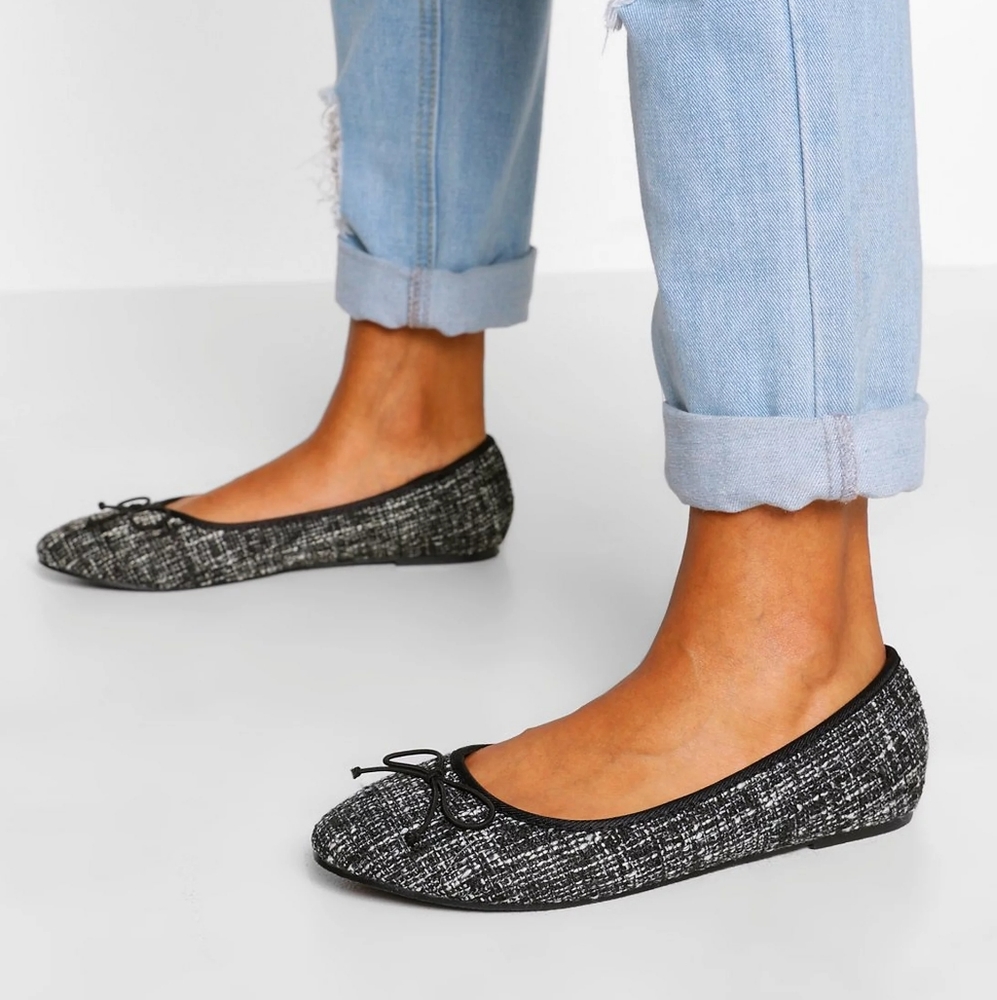 Black and White Flats